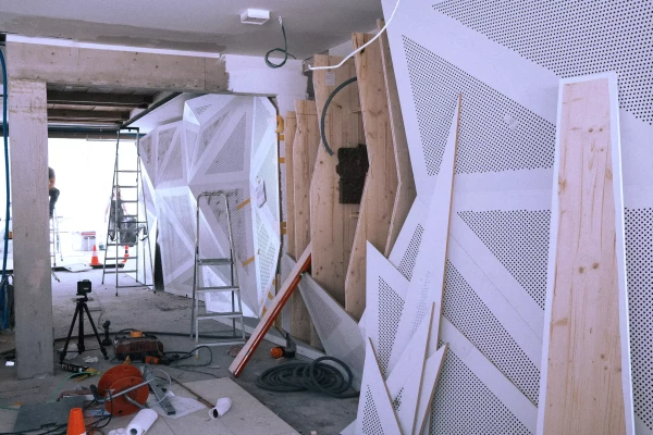 installation d'un mur blanc d'isolation phonique