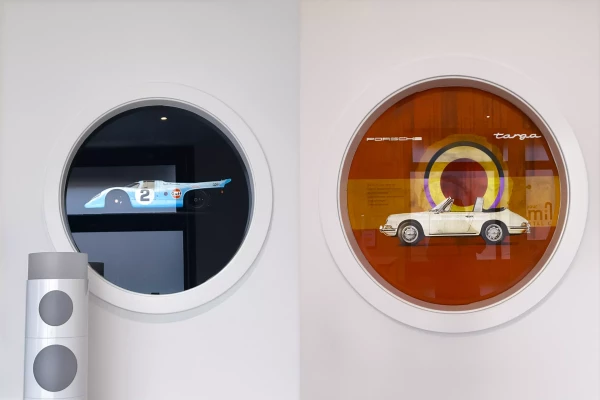 Office design : print & feuille d'argent sur des hublots par Stick-Up à Genève