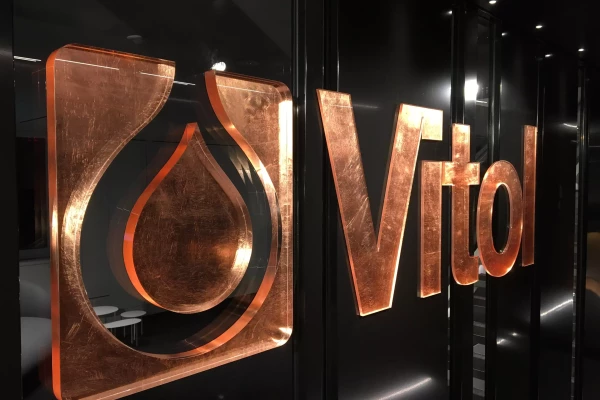logo plexiglas et feuille de cuivre