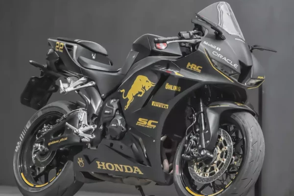 Honda CBR avec sponsors customisée par Stick-Up à Genève.